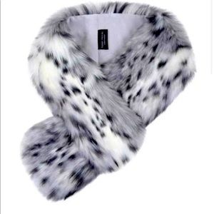 BNWT Helen Moore artic leopard loop scarf- made in England